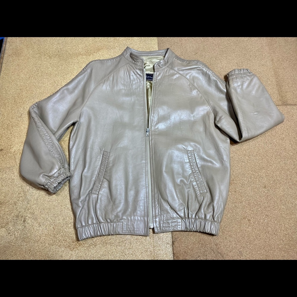 EUC Vtg Women’s ‘Members Only’ Leather Jacket with Rushed Detailing